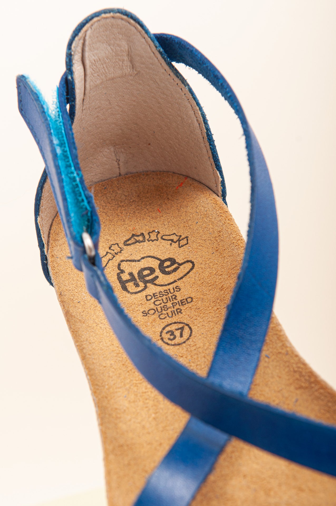 Sandalias planas de mujer cómodas para uso diario. Sandalias planas ideales para el verano.