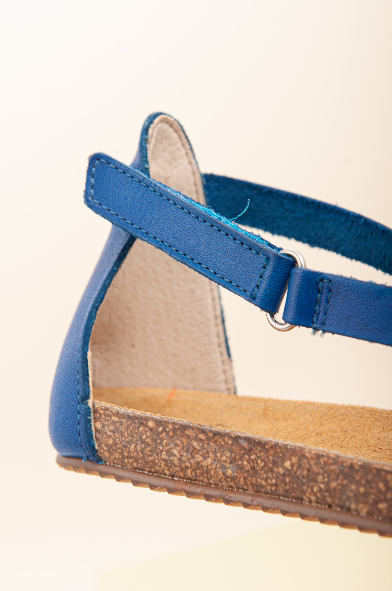 Sandalias planas de mujer cómodas para uso diario. Sandalias planas ideales para el verano.
