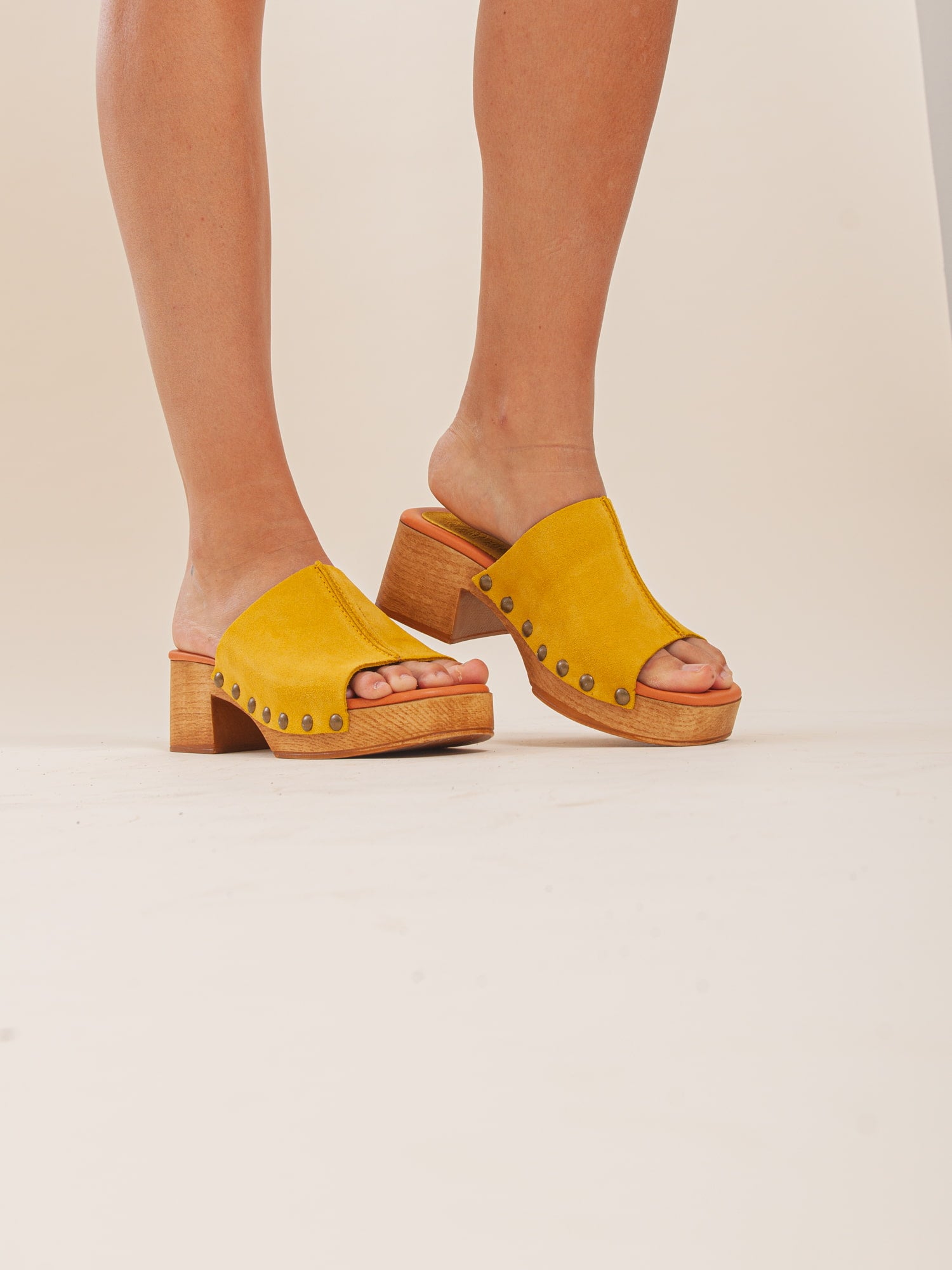 Sandalias de tacón ancho cómodos para mujer. Sandalias ligeros de uso diario.